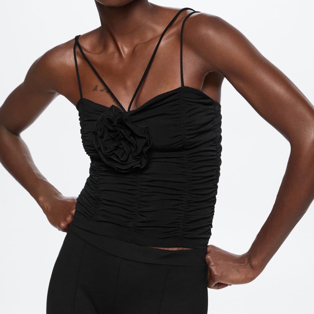 GATHERED TOP WITH FLOWER DETAILS